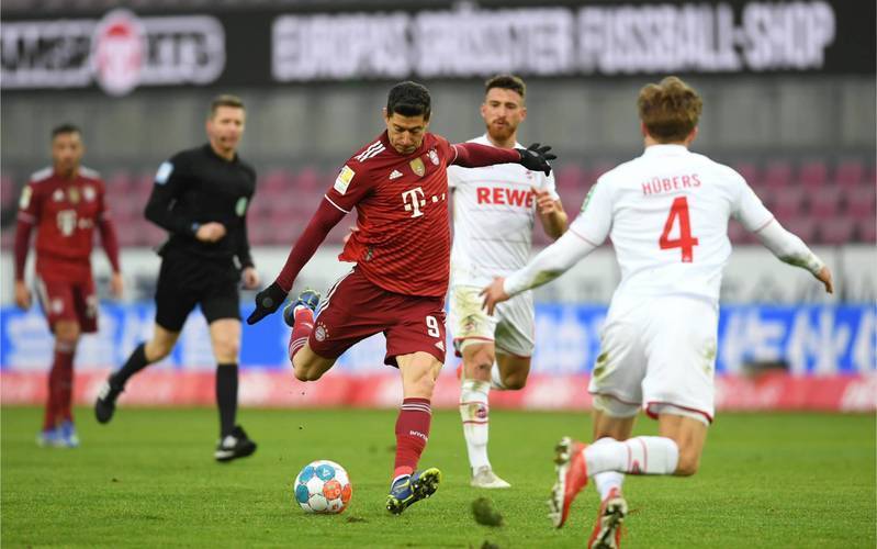 雅尼克, 达克施